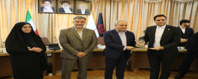 تجلیل استاندار آذربایجان شرقی از عضو هیأت علمی جوان و مدیر تربیت بدنی دانشگاه تبریز